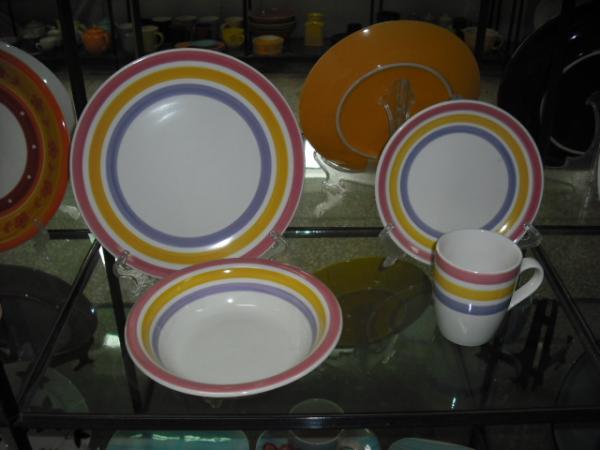 Buy 16pc Color Band Handpainted Ceramic Fine white Porcelain Dinner Sets at wholesale prices