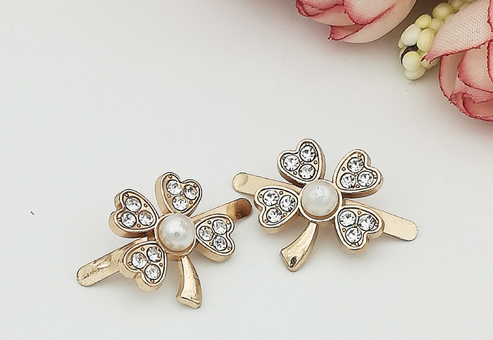 Quality Pearl Rhinestone Zinc Alloy Buckle Flower Shaped 18*18.3MM Environmental Plated for sale