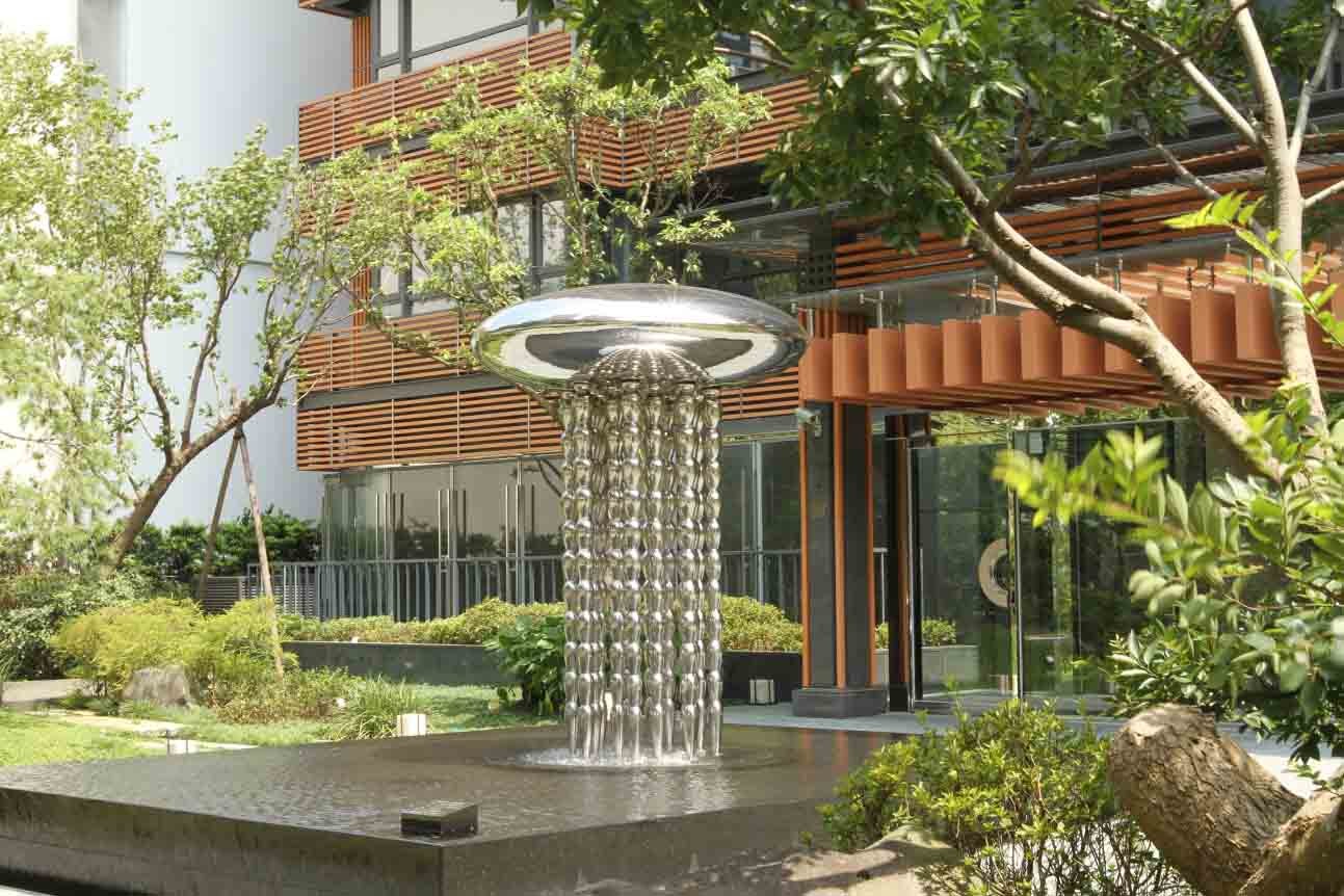 Quality Modern Garden Large Outdoor Sculpture , Stainless Steel Fountain Surface Polished for sale