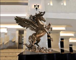 Quality Surface Painted Antique Bronze Statue , Indoor Metal Sculptures Hotel Decoration for sale