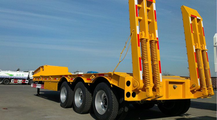 3 Axles Gooseneck Low Bed Trailer Transporter 70 Ton For Heavy Excavator Wheelloader
