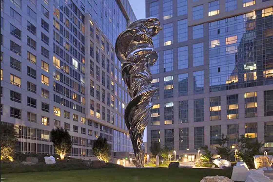 Quality Polished Stainless Steel Sculpture Venus 28 Meter Height For Plaza Decoration for sale