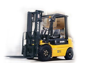 Convenient control diesel container mast forklift