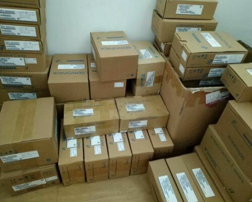 Yaskawa SGMAH-02A1A-SM11 AC SERVO MOTOR 200W 200V 2.1A 3000RPM NEW