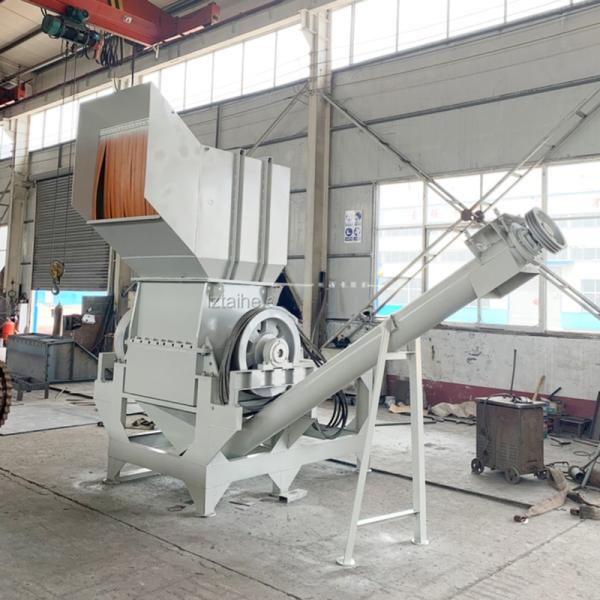 65Mn2Si Blades Material PET Bottle Crushing Machine With 2500kg/H Production Capacity