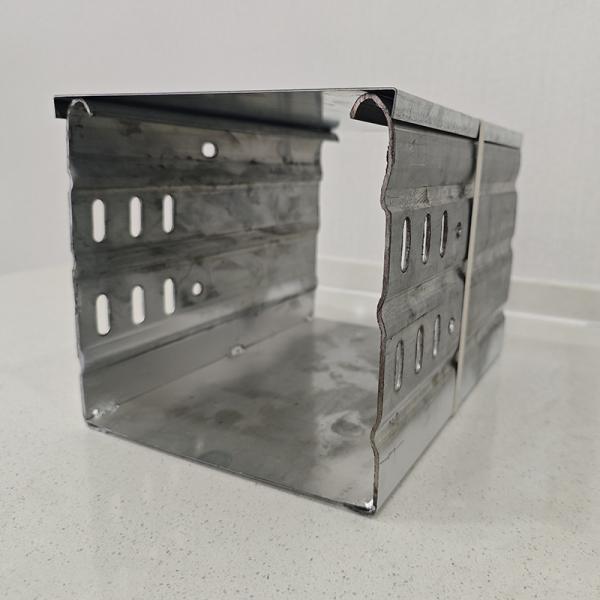Corrosion Resistant Steel Cable Tray Rectangle Shape Excellent Ventilation.