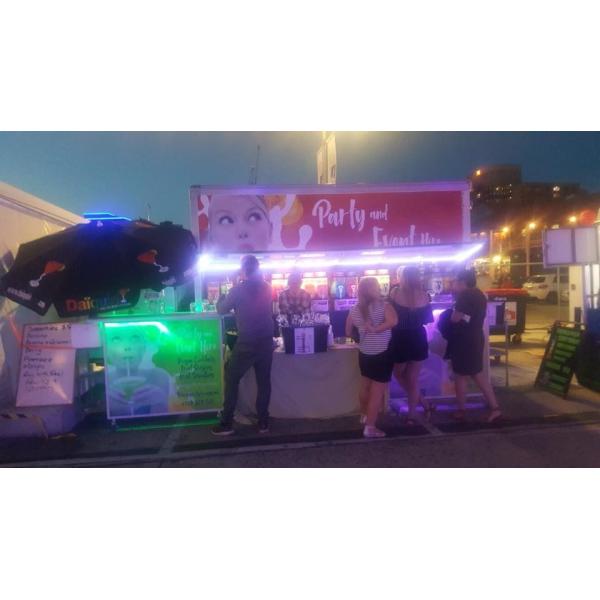 Juice Mobile Bar Counter With Ice Bin / Wine Rack Folding For Weddding Events