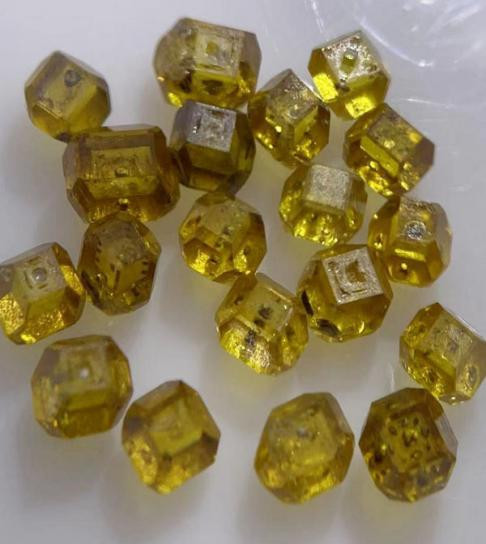 Raw Mono Crystal Industrial Diamond Grit Sharp Corner MCD Yellow Hpht Rough Diamond
