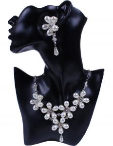 China European and American fashion imitation pearl flower necklace elegant diamond bridal suite on sale