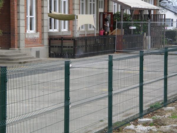 PVC Coated Wire Mesh Fence Panels, 1230mm, 1530mm, 1830mm, 2030mm,2230mm with Curved /V beams Anti Climb Mesh Fence Pane