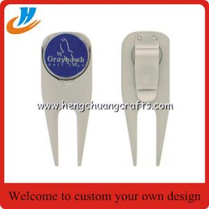 China Golf ball marker hat clip and divot tool set customized/Golf accessory cheap wholesale on sale