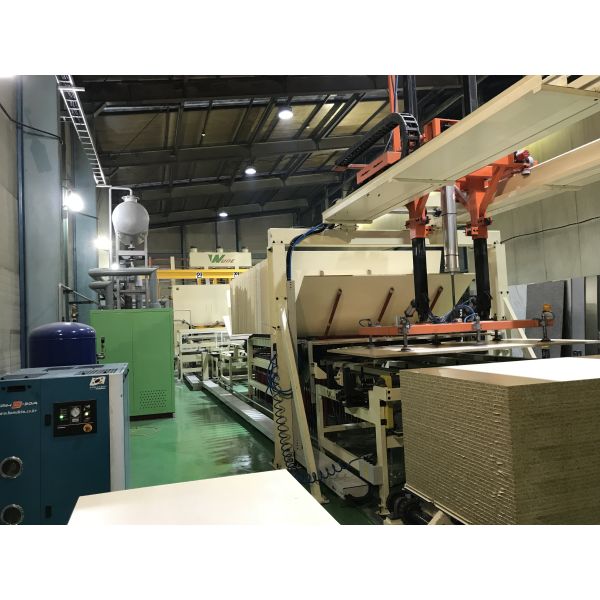 High Efficiency Short Cycle Lamination Line / Melamine Flooring Production Line