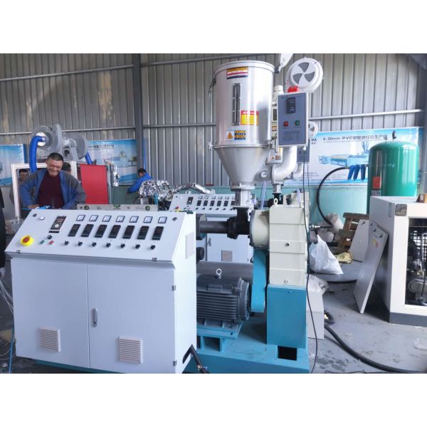 Low Noise 6 Kw Power Non Woven Fabric Production Line PP Melt Blown Making