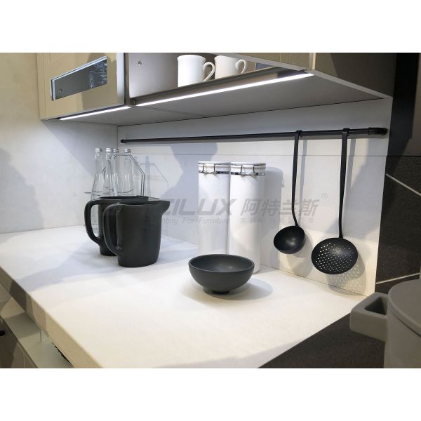 Modern Furniture LED Shelf Light Kit with Recessed Style Clip Mounting A2600