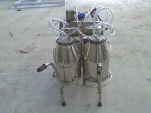 Quality Mobile 25L Cow Milking Equipment , 20cows/H Cow Milk Suction Machine for sale