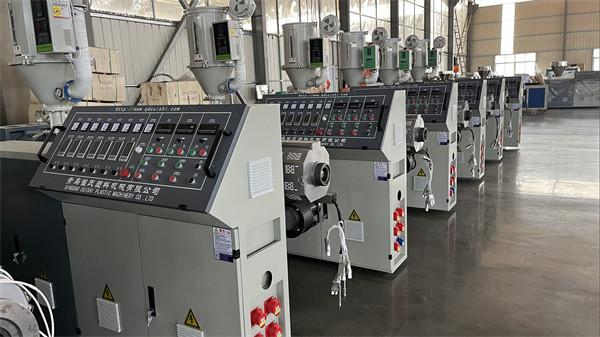 High Speed Spiral Pipe Extrusion Line Single Wall Pipe Making Machinery