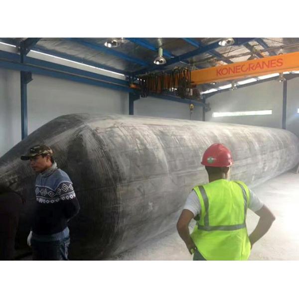 OEM Shipyards Inflatable Rubber Airbag , Black Marine Rubber Balloon