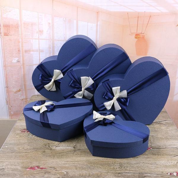 Red Customized Gift Box Heart Shaped Paper Chocolate Packaging Box With Logo Printing