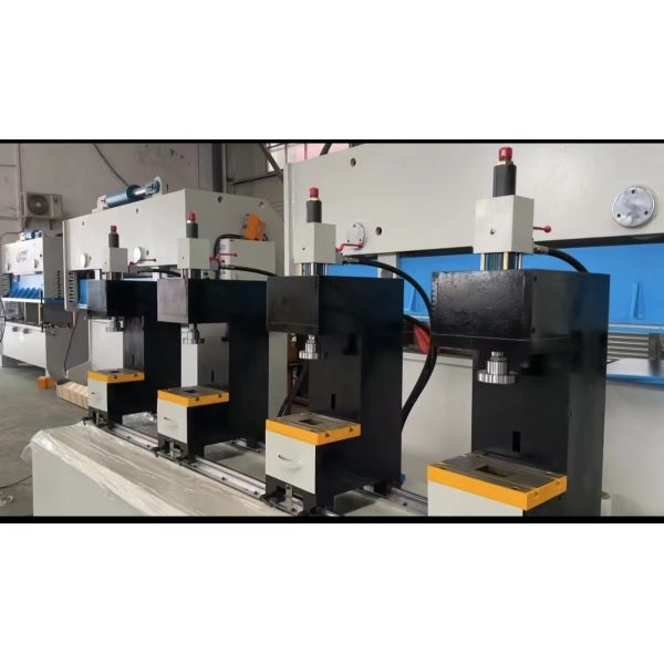Multiple Safety Mechanisms Custom Professional Hydraulic Punching Equipment