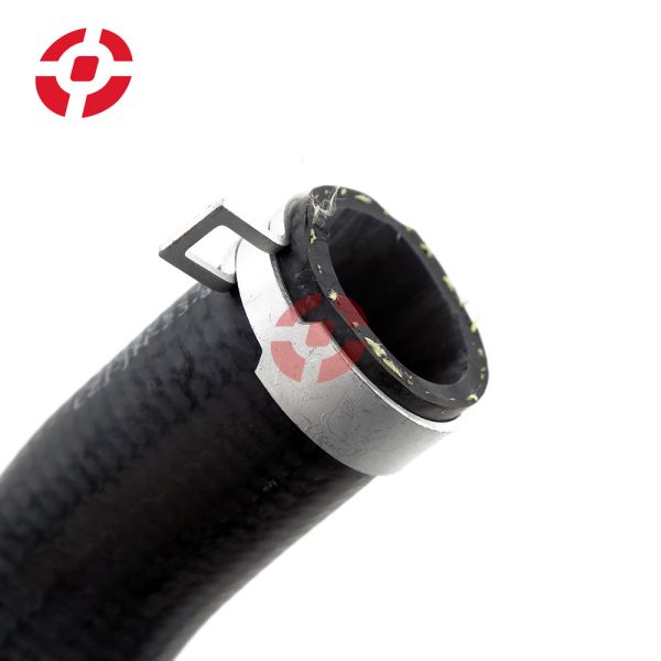 Upper Radiator Coolant Hose Assembly LR050854 Automotive Engine Radiator Pipe Assembly Coolant Uppipe Rubber Line for Land Rover