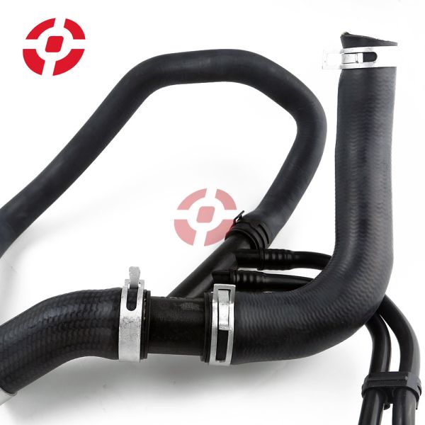 Upper Radiator Coolant Hose Assembly LR050854 Automotive Engine Radiator Pipe Assembly Coolant Uppipe Rubber Line for Land Rover