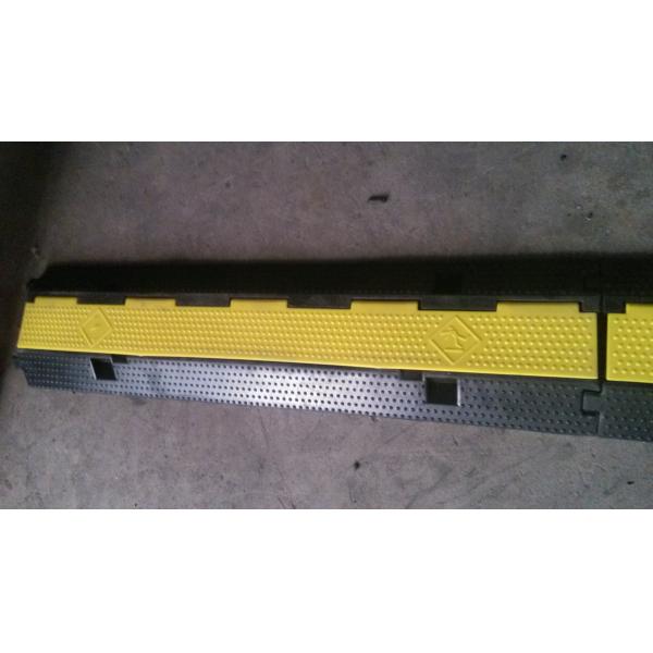 Cable Cross 2 Way Outdoor Rubber Cable Protector Stage Truss Fitting Black / Yellow