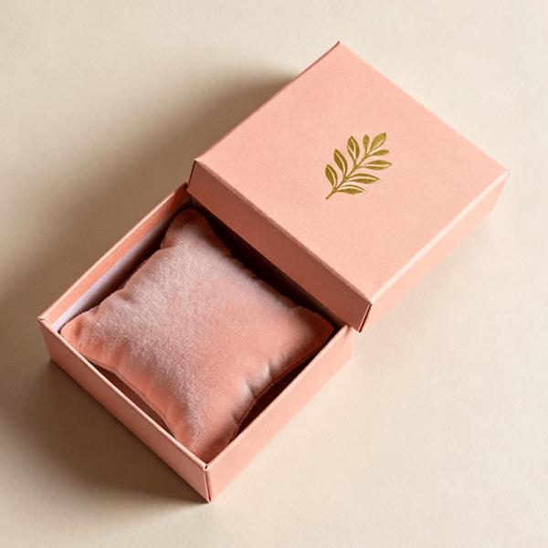 Custom Designed Luxury Gift Box Embossed Green Rigid Paper Jewelry Box for Rings and Earrings Fashion Accessory Storage