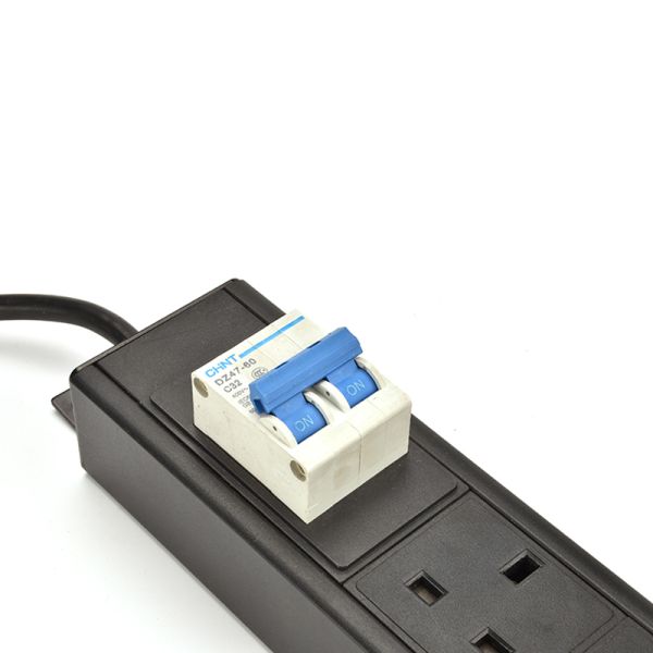6 Way UK Type PDU Extension Socket With On/Off Switch, Circuit Breaker