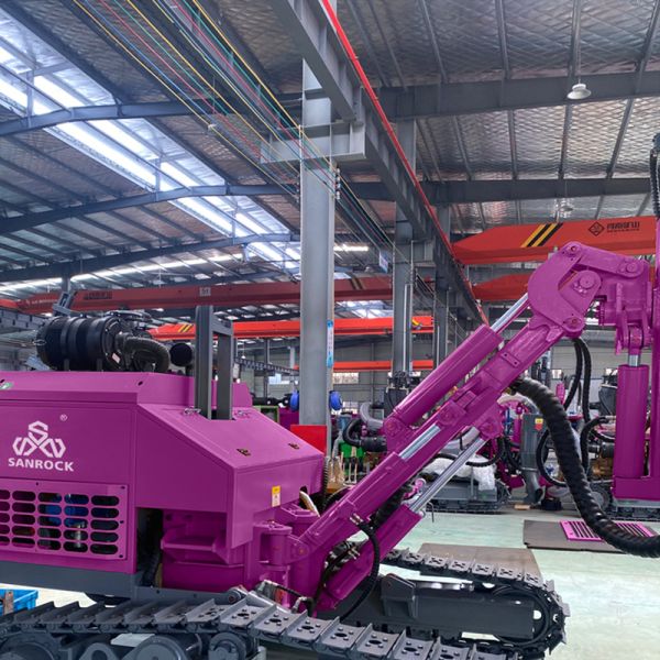 Crawler Hydraulic DTH Drilling Rig Borehole 35m Deep For Ore