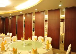 Acoustic Movable Partition Walls , VIP Wooden Partition Door