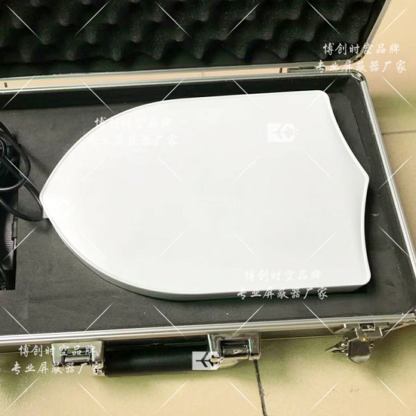 1200m air traffic control shield GPS / 2.4g/5.8g three band frequency one key drive off jammer of forced landing UAV