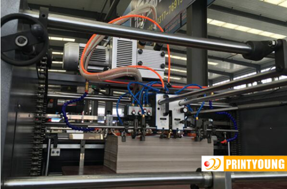 Computerized Automatic Flute Laminating Machine With Vacuum Feeding Machine