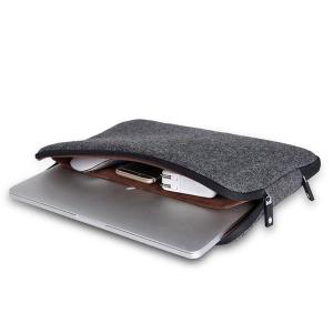 China Waterproof Felt Mens 17 inch Laptop Bags , Zipper Notebook Sleeve on sale