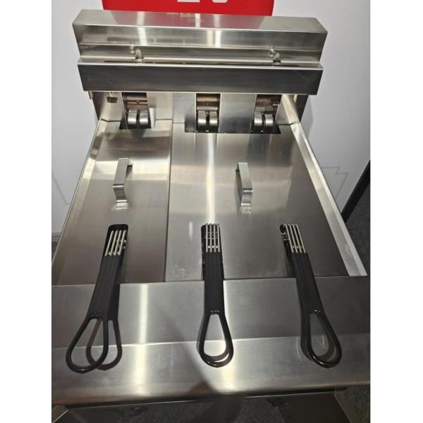 Electric Two Pots 3 Baskets Touchscreen Panel With Oil Filter System Fryer