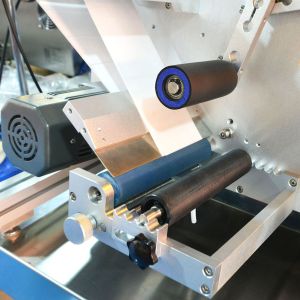 Semi-Auto Round Bottle Labeling Machine Semi Automatic Bottle Labeler