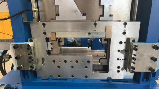 Intelligent Operating System And Seamless Size Adjustment Automatic CZ Purlin Roll Forming Machine