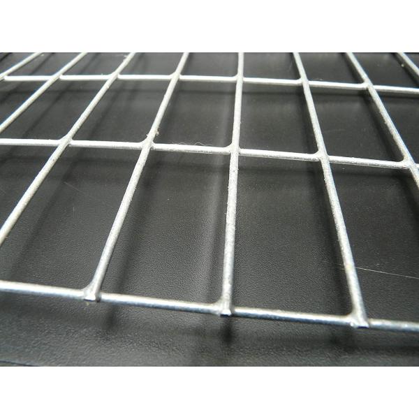 Square Polyurethane Galvanized Welded Wire Mesh Fence Screen with Perforated Technique