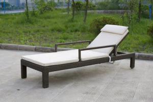 China Swimming Pool Rattan Sun Lounger With All Weather Waterproof Cane on sale