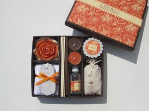 China Orange & Brown scented & assorted  tealight candle & rose candle packed into gift box on sale