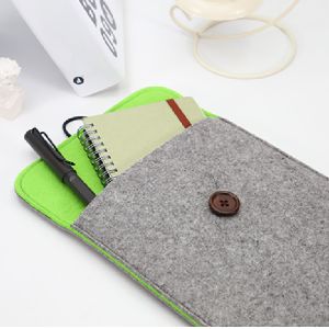 Step into the storage bag with felt protection