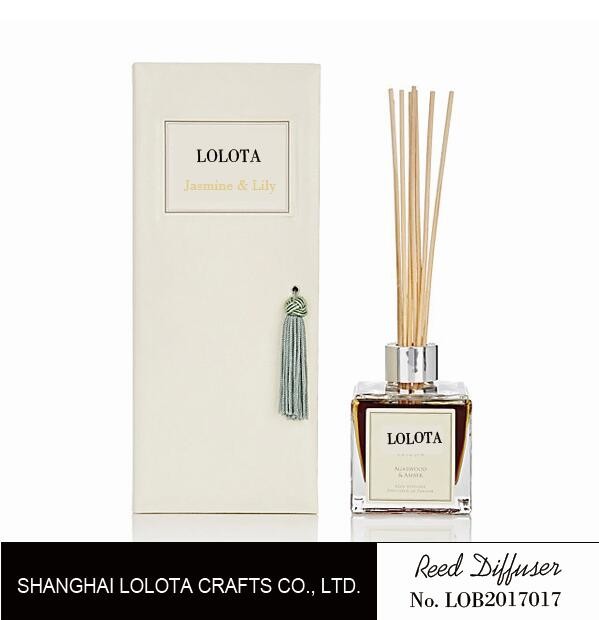 Quality Silver color cap square clear glass bottle reed diffuser with tassel gift box for sale