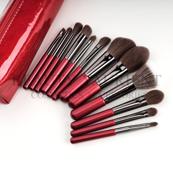 ISO9001 Premium Private Label Red Handle Face Makeup Brush Set 13.6cm Length