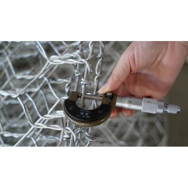 Galvanized Iron Wire Welding Pattern PVC Coated Gabion Basket for Flood Control Mesh