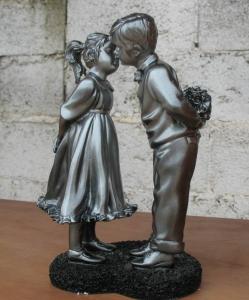 Quality Small Polyresin figurine(Young love) for home decoration or festival gift for sale
