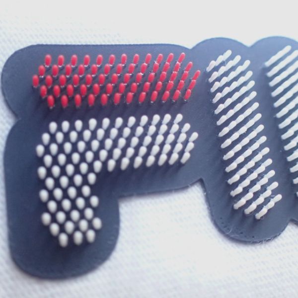 Rubber label application on garment