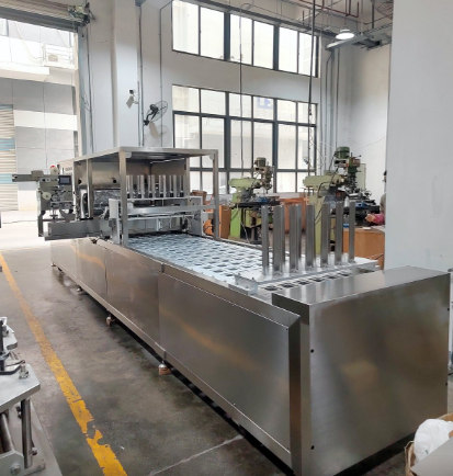 CE Certificate LC-672CF Fully Automatic Vacuum Disc Salad Dressings , Sauces , Fruit Purees , Meat Purees , Cups Tray Filling And Sealing Machine