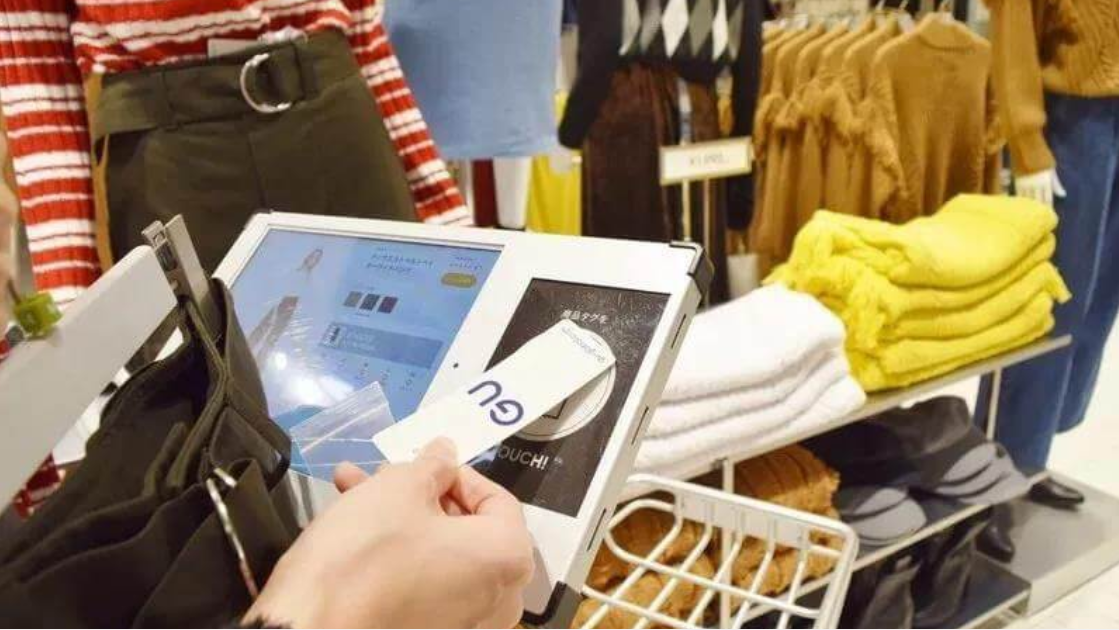 R6A Chip Printed Tracking RFID Clothing Tag Passive 10m Reading Range