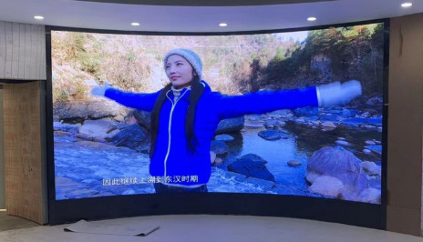 P2.5mm Flexible LED Display Modules Lightweight High Brightness and Versatile for Creative Stage and Exhibition Installations