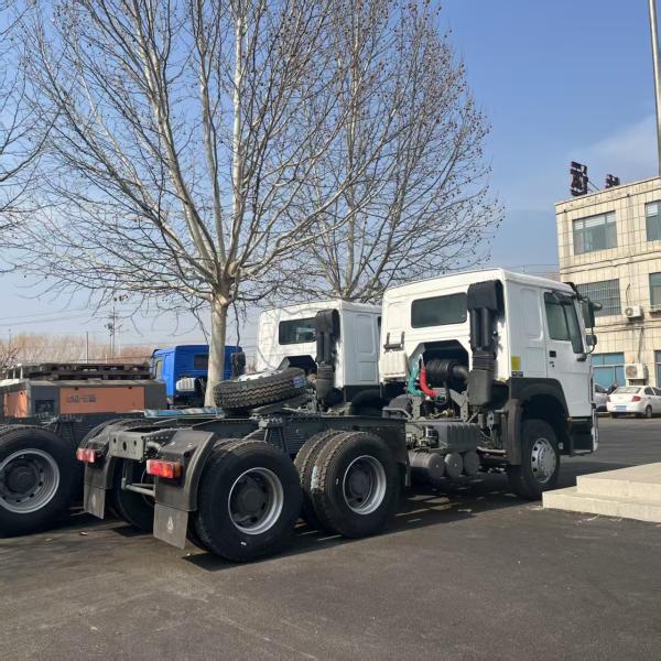 371HP Sinotruck Howo Tractor Truck 6X4 Model With Sinotruck EngineE And RHD Customized