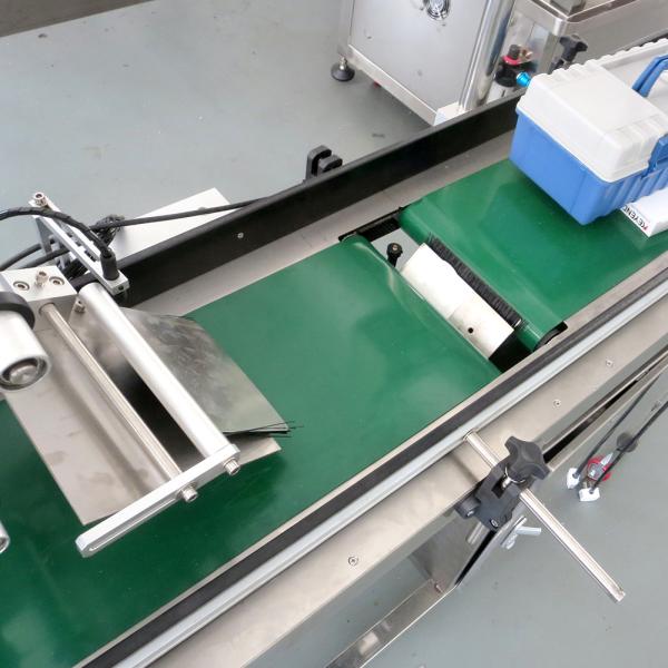 Flat Bottle Double Sides Labeling Machine with 350 KG Load Capacity by YIMU YM220